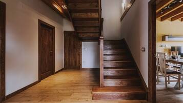 Villa (4 Bedrooms) | Interior