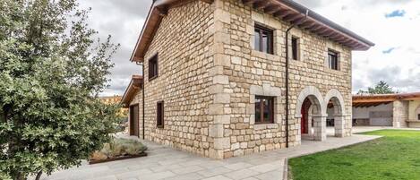 Villa (4 Bedrooms) | Interior
