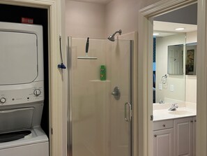 Shower, jetted bath, towels, soap - Condo on 9th Hole of Longleaf Golf Club -- Up to 7 guests -- Whirlpool Tub !! (Southern Pines)