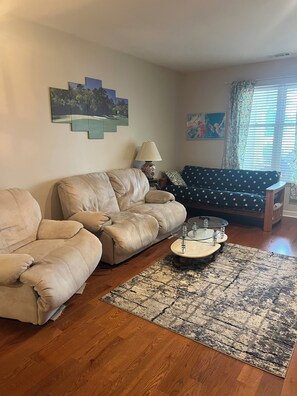 Living area - Condo on 9th Hole of Longleaf Golf Club -- Up to 7 guests -- Whirlpool Tub !! (Southern Pines)