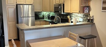 Condo on 9th Hole of Longleaf Golf Club -- Up to 7 guests -- Whirlpool Tub !!