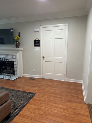 Interior - Spacious family friendly home minutes from downtown Guntersville and docks (Guntersville)