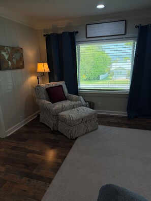 Interior - Spacious family friendly home minutes from downtown Guntersville and docks (Guntersville)