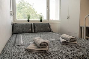 WiFi, bed sheets