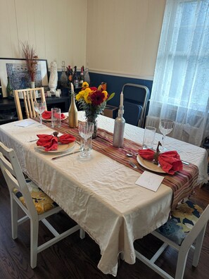 Dining - Pet Friendly Suburban Retreat (Stamford)