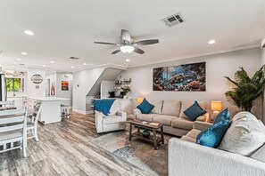 Smart TV - Upgraded 2Bd/2 Ba Townhouse in Quiet Community w/Pool (Panama City Beach)