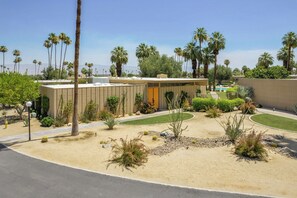 Property grounds - "The Sandpiper House"- Mid-Century Desert Retreat (Palm Desert)