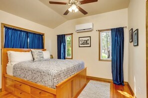 1 bedroom, iron/ironing board, WiFi, bed sheets - Charming 1-bedroom bungalow with AC and Pool in Maya Beach (Maya Beach)