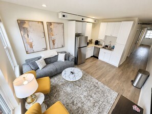 TV - The Sterling Stay | Modern Elegant 2-Bedroom (Saint Charles)