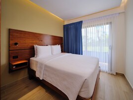 Luxury Villa, Mountain View | Premium bedding, in-room safe, free WiFi, bed sheets
