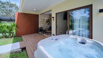 Luxury Villa, Mountain View | Teres/patio