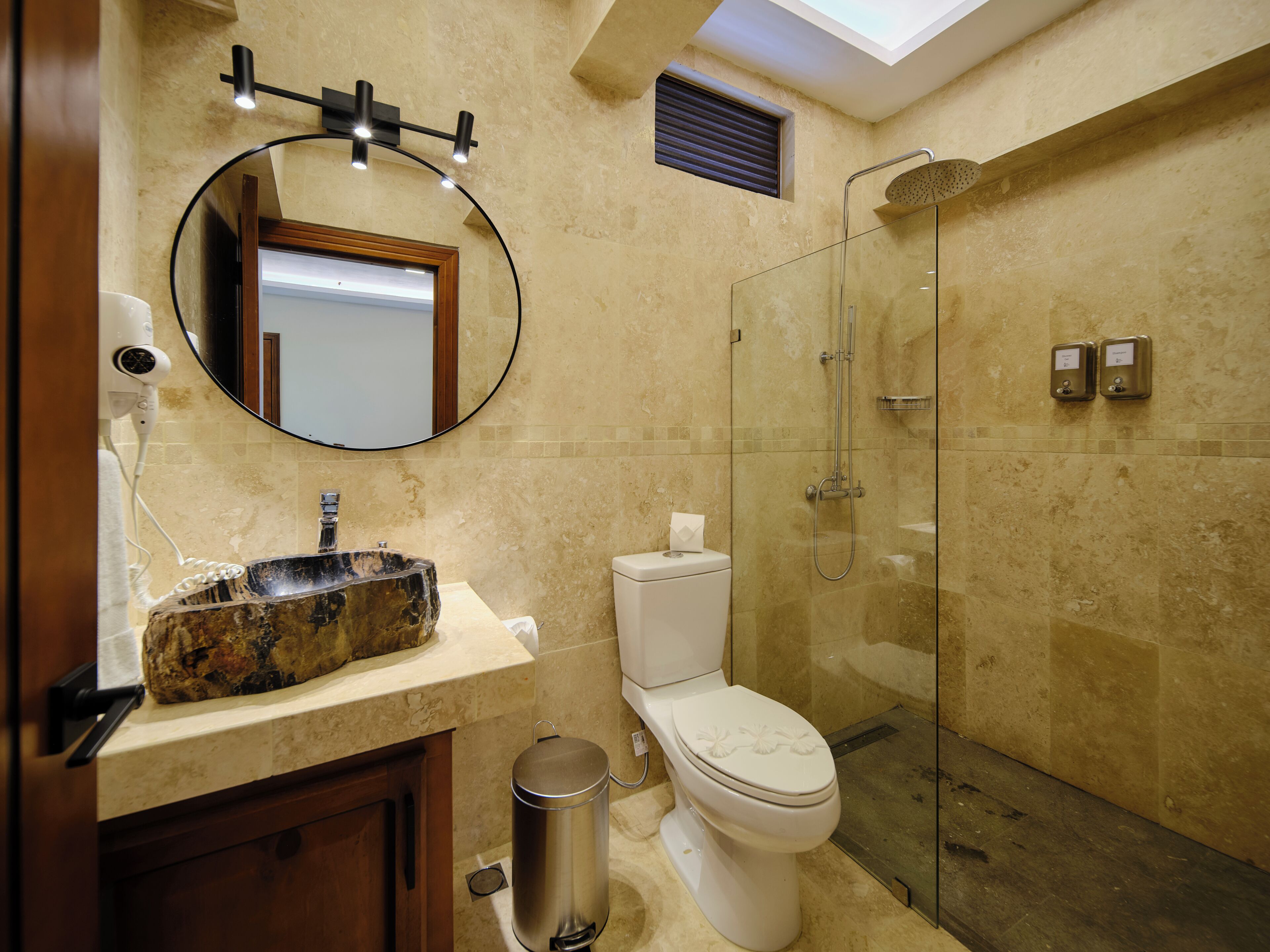Luxury Villa, Mountain View | Bathroom
