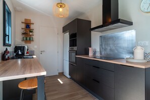 Private kitchen - La Petite Maison de la Presqu'île - Maison neuve avec terrasse et jardin (Sarzeau)