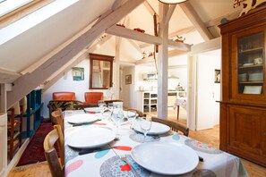 Dining - Aux Trois Matelots - À 9 min à pied de la plage (Courseulles-sur-Mer)