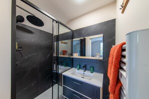 Hair dryer, towels - Le Saint Paixent - Studio avec coin jardin (L'Isle-Jourdain)