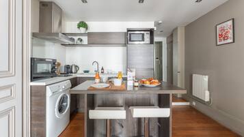 Fridge, microwave, oven, dishwasher