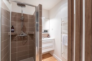 Hair dryer, towels - Le Mercière - Charmant Cocoon au cœur de Lyon (Lyon)