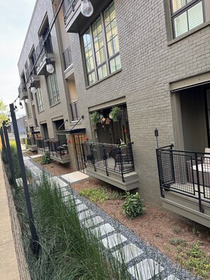 Terrace/patio - FIFA 2026 RETREAT - 2BR Sleeps 6 - Bikes - BeltLine to Stadium - Walkable (Atlanta)