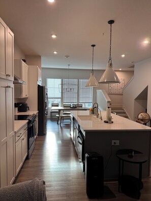 Private kitchen - FIFA 2026 World Cup HUB - Direct Walking Path to ATL Stadium (Atlanta)