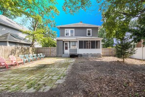 Exterior - Vintage Brookline Home 1 Minute from MBTA (Brookline)