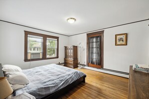 Room - Vintage Brookline Home 1 Minute from MBTA (Brookline)