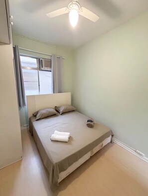 1 bedroom, iron/ironing board, WiFi, bed sheets - Cozy apartment in Copacabana, 300 meters from the beach. (Rio de Janeiro)