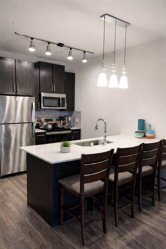 5 Star Location  King Suite  Legacy W. Free Parking