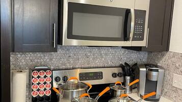 Micro-ondes, four, plaque de cuisson, lave-vaisselle