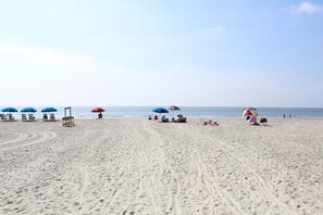 Una spiaggia nelle vicinanze