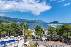 Pool - Luxury Seaview Apartment in Budva Centre – 50m from Beach, Near Old Town (Budva)