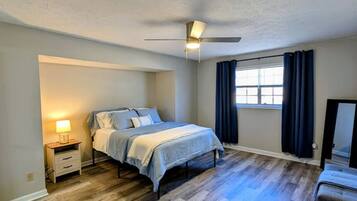 Desk, iron/ironing board, WiFi, bed sheets
