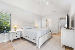 Room - Luxury Coastal Retreat with Balcony, Pool, Sun Room & Golf Course Views! (Hilton Head Island)