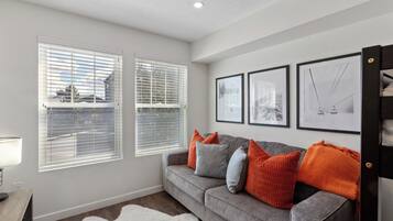Smart TV, fireplace, video games, table tennis