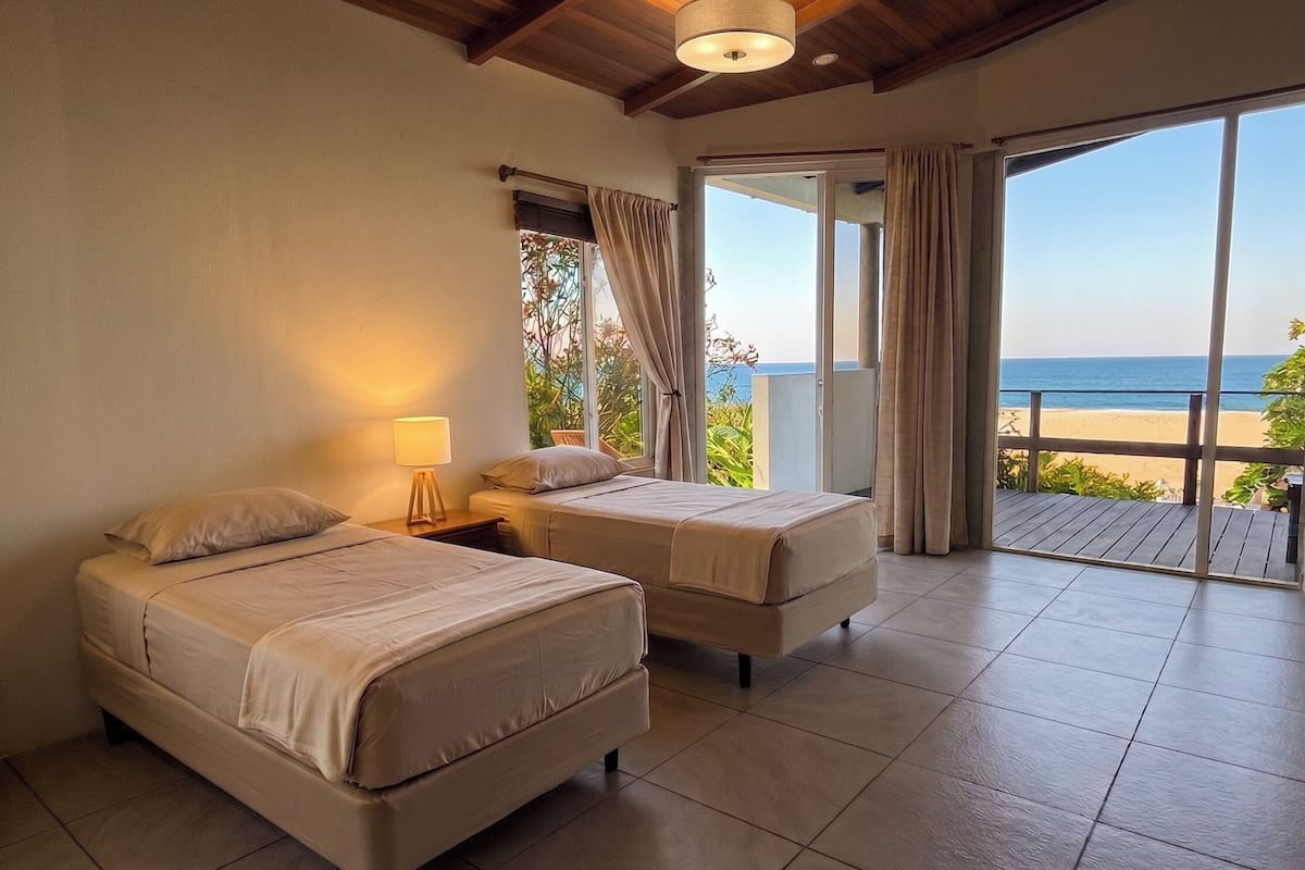 Chambre avec lits jumeaux, vue mer | Wi-Fi gratuit, draps fournis