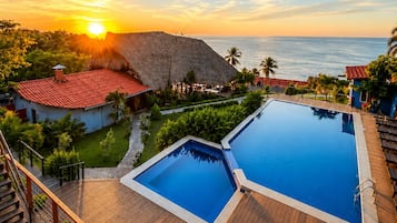 10 piscinas externas
