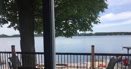Cozy Waterfront Cottage on Desirable Lake - 15min Drive to Sauble Beach