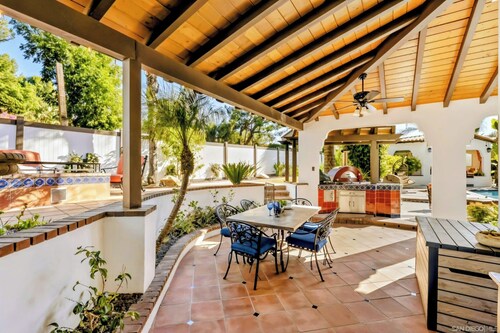 Spanish Hacienda Retreat With Pool And Guest House