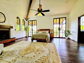 7 habitaciones, tabla de planchar con plancha, cuna de viaje y wifi 
