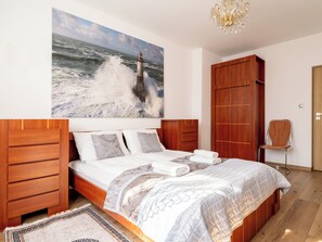2 bedrooms, iron/ironing board, WiFi, bed sheets