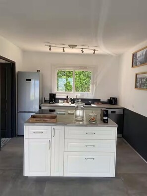 Private kitchen - VILLA MONTE CASSINO - private pool and all-inclusive package (TANNERON)