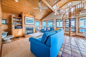 TV, fireplace - Fins - Duck Oceanfront with Private Beach Walk, Shipswatch Views & Kayak (Duck)