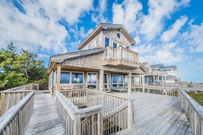 Exterior - Fins - Duck, Bayberry Bluffs, Oceanfront, Private Walk to Beach, Panoramic Ocean Views, Kayak (Duck)