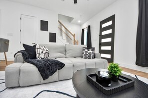 Living area - Spacious 2BR Near NRG + Downtown (Houston)
