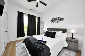 2 bedrooms, iron/ironing board, WiFi, bed sheets - Spacious 2BR Near NRG + Downtown (Houston)