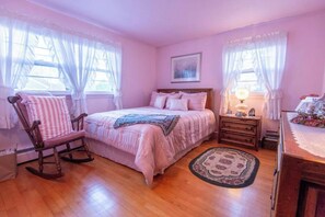 3 bedrooms, free WiFi, bed sheets - Katahdin Group Hub: 3BR+ ideal for hiking, ATV trips, rafting, biking and more (Millinocket)
