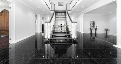 Brampton Mansion Getaway!
