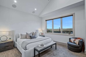 5 Schlafzimmer, Bügeleisen/Bügelbrett, kostenloses WLAN