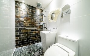 Standard Double Room | Bathroom - m motel (seoul)