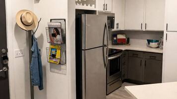 Micro-ondes, four, plaque de cuisson, lave-vaisselle