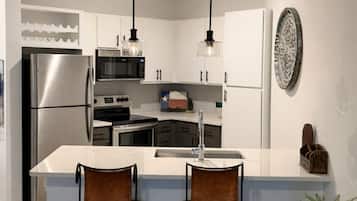 Micro-ondes, four, plaque de cuisson, lave-vaisselle